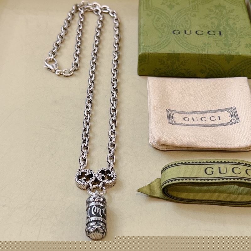 G*u*i necklaces